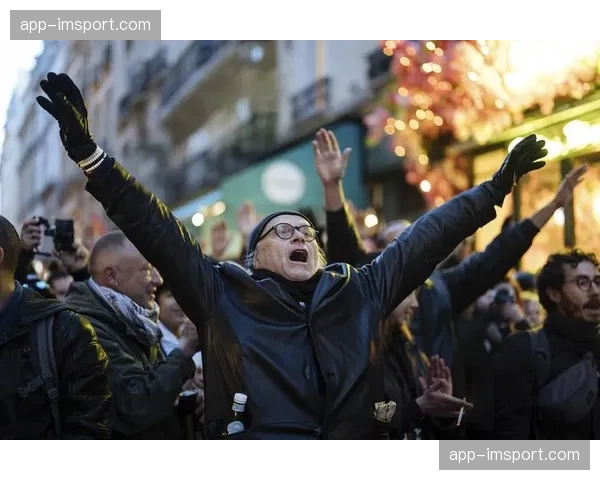 法国裁判员工会要求从媒体版权收入中分得固定比例,以应对日益增长的舆论压力 法国裁判员工会要求从媒体版权收入中分得固定比例,以应对日益增长的舆论压力